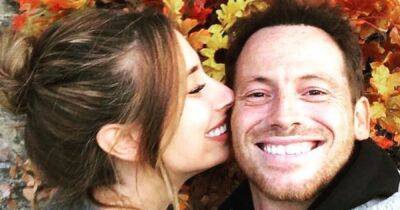 Joe Swash carries woman, 95, into hospital after she struggled to find wheelchair - www.ok.co.uk