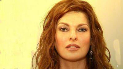 Linda Evangelista Has Face Taped Back for Photo Shoot After Cosmetic Procedure Fallout - www.etonline.com - Britain
