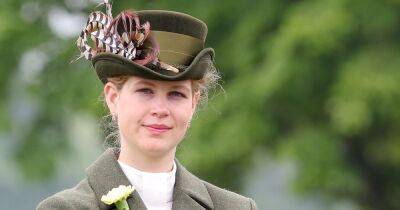 Queen's granddaughter Lady Louise Windsor 'earning minimum wage at garden centre’ - www.ok.co.uk - Britain