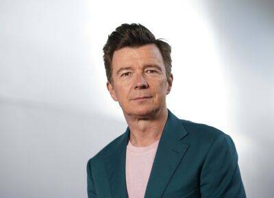 Rick Astley Puts A New Spin On ‘Never Gonna Give You Up’ Video 35 Years Later - etcanada.com - Britain