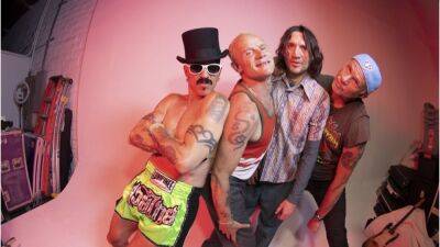 Red Hot Chili Peppers Set to be Honored at MTV VMAs with Global Icon Award - www.etonline.com - New Jersey - Chad