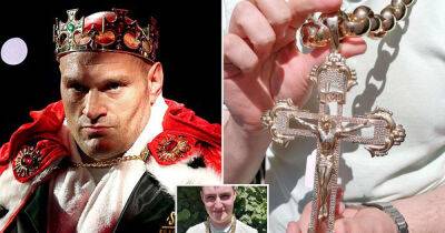 Jewellery-loving Tyson Fury bids £25,000 to buy 'biggest' gold crucifix to stop it being melted down - www.msn.com - Britain - Birmingham