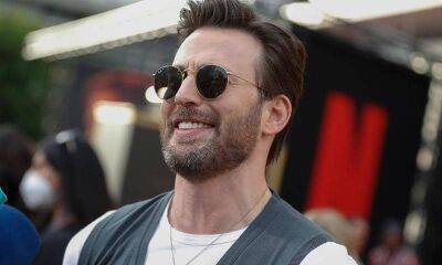 Chris Evans reacts to ‘She-Hulk’ joke about Captain America’s virginity: ‘Yes! I knew it!’ - us.hola.com - county Rogers