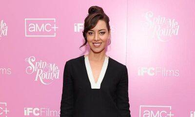 Aubrey Plaza talks about the time she gave her sister a stripper pole - us.hola.com - New York - Poland