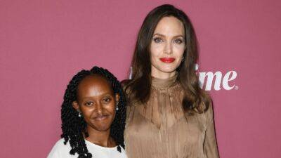 Watch Angelina Jolie Attempt to Dance the Electric Slide at Daughter Zahara's Spelman College Send-Off - www.etonline.com - Los Angeles - Los Angeles - Atlanta - Italy - Vatican