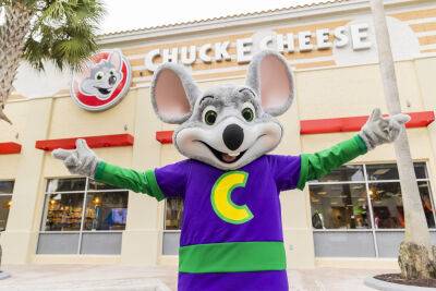 Chuck E. Cheese Mascot In New Jersey Accused Of Racially Discriminating Against Black Girl - etcanada.com - New Jersey
