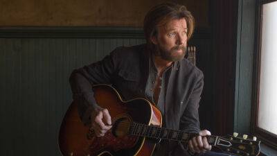 Ronnie Dunn says new album ‘100 Proof Neon’ is a return to country music of the '80s - www.foxnews.com - Texas - Oklahoma - county Dunn