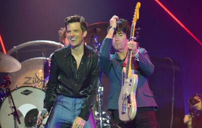 Watch Johnny Marr join The Killers on stage as they begin US tour together - www.nme.com - USA - Canada - Washington - Seattle - city Portland
