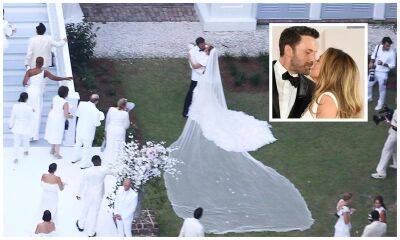 See Pics: Jennifer Lopez wears stunning couture gown during wedding with Ben Affleck - us.hola.com