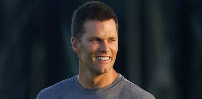 Tom Brady Is Back with Buccaneers After 11 Day Hiatus While Dealing with 'Personal Issue' - www.justjared.com - county Bay