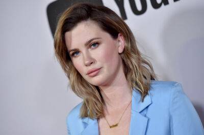 Ireland Baldwin Responds To Fans Who Think She Doesn’t Have A Job - etcanada.com - Ireland