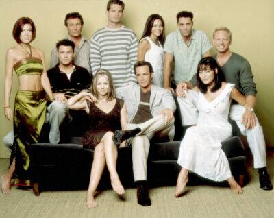 ‘Beverly Hills 90210’ Cast Bids Heartfelt Farewells To Joe E. Tata, The Peach Pit Owner - deadline.com