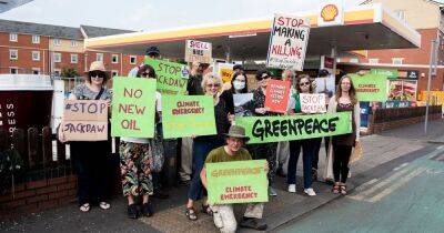 'Deep rooted anger': Oil drilling protesters cause a stir at Shell petrol station - www.manchestereveningnews.co.uk - Manchester - Pakistan