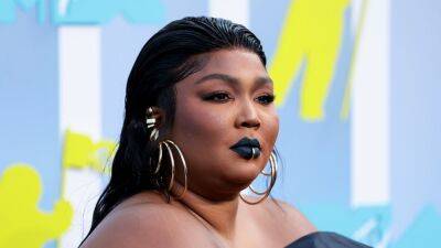 Lizzo Channeled Her Inner Emo Princess on the VMAs Red Carpet - www.glamour.com