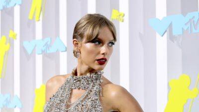 Alert: Taylor Swift Wore a Naked Dress to the VMAs - www.glamour.com - Canada