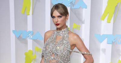 Taylor Swift Channeled Her Inner ‘Reputation’ Music Video Character on VMAs 2022 Red Carpet - www.usmagazine.com - New Jersey