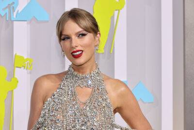 Taylor Swift Stuns In Bejeweled Backless Dress At 2022 MTV VMAs - etcanada.com - city Newark