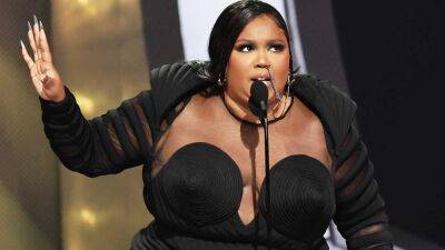 Lizzo Addresses Fat-Shaming Comments While Taking Home Video For Good at the MTV VMAs 2022 - www.etonline.com