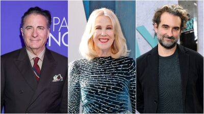Andy Garcia, Catherine O’Hara, Jay Duplass Join Emily Blunt and Chris Evans in ‘The Pain Hustlers’ for Netflix - thewrap.com - USA - county Evans