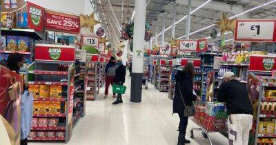 Mum 'gobsmacked' by what ASDA shopper does behind her in the supermarket queue - www.manchestereveningnews.co.uk - Britain - Jordan