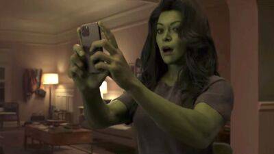 ‘She-Hulk’ Star Tatiana Maslany, Director and Head Writer Defend Marvel’s VFX Artists Amid CGI Criticism - variety.com