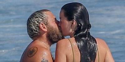Jonah Hill Shares a Kiss with Girlfriend Sarah Brady During a Beach Day in Malibu - www.justjared.com - Hawaii