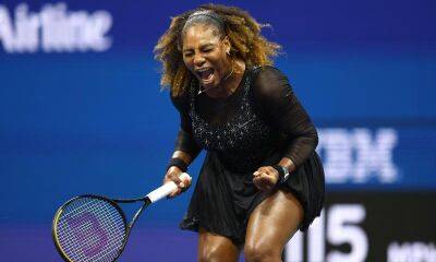 Serena Williams wins first US Open set vs Kovinic; celebrities in the stands - us.hola.com - USA - New York - county Arthur - county Ashe