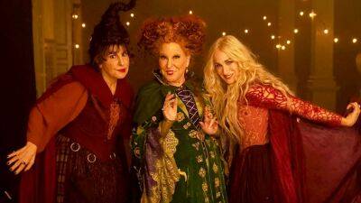 Bette Midler, Sarah Jessica Parker and Kathy Najimy 'More Glorious Than Ever' in New 'Hocus Pocus 2' Poster - www.etonline.com - city Sanderson
