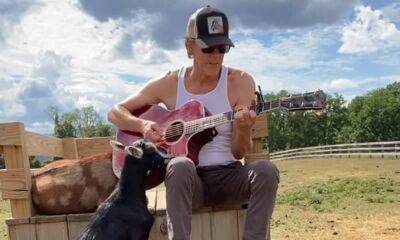 Watch Kevin Bacon serenade his goats with some Beyoncé - us.hola.com - state Connecticut