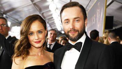 Alexis Bledel and Vincent Kartheiser Finalize Their Divorce After 8 Years of Marriage - www.etonline.com - New York - county Putnam