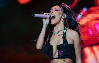 Doja Cat claims Twitter isn’t letting her send replies as she calls fans “nerds” and tells some to “shut the fuck up” - www.nme.com