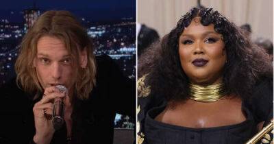Stranger Things star Jamie Campbell Bower reads Lizzo lyrics in the voice of Vecna - www.msn.com - France - county Jack - Ohio