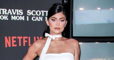 Kylie Jenner Claps Back at Makeup Artist Kevin James Bennett After He Claims She’s ‘Gaslighting’ Fans: ‘Shame on You’ - www.usmagazine.com - Italy
