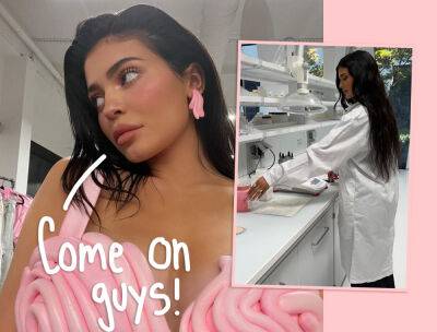 Kylie Jenner Claps Back After Being Called Out For Breaking Makeup Lab Safety Protocol! - perezhilton.com - Italy