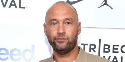 Derek Jeter Gets His Nail Painted by His Daughters in Rare Photo with His Three Kids - www.justjared.com - Poland