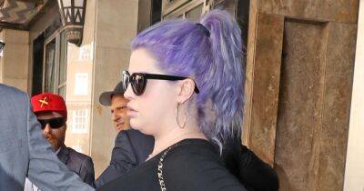 Pregnant Kelly Osbourne looks glamorous as she leaves London hotel with frail dad Ozzy in sea of photographers - www.ok.co.uk - USA