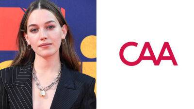 ‘You’ Actress Victoria Pedretti Signs With CAA - deadline.com - Hollywood - county Josephine - county Clayton