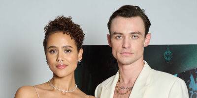 Thomas Doherty & Nathalie Emmanuel Attend a Special Screening of 'The Invitation' in NYC - www.justjared.com - Britain - New York