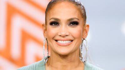 Jennifer Lopez Affleck Tasted the Rainbow in a Tie-Dye Sweatsuit - www.glamour.com - Los Angeles