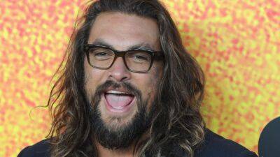 Jason Momoa and James Corden Have a Naked BBQ, Laugh Hysterically Over Tortilla Slap Challenge - www.etonline.com