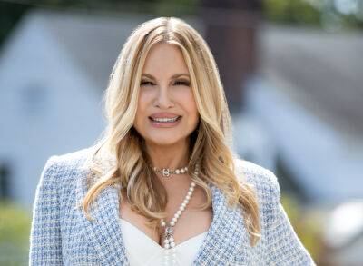 Jennifer Coolidge Wants To Sell A House In New Trailer For Netflix Limited Series ‘The Watcher’ - etcanada.com - USA - New Jersey - county Story