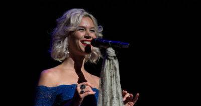 Joss Stone met her boyfriend in an airport and told him she wanted seven kids - www.msn.com