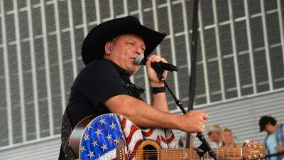Country star John Michael Montgomery injured in serious tour bus accident: 'Difficult situation' - www.foxnews.com - USA - Kentucky - Indiana - Tennessee - county Love