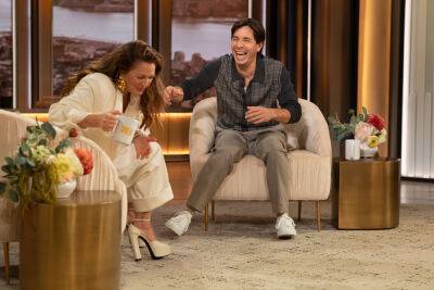 Justin Long Joins Drew Barrymore For Emotional Reunion On ‘The Drew Barrymore Show’ - etcanada.com - New York - Canada - county Harper