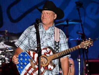 Country Star John Michael Montgomery Seriously Injured In Bus Crash - deadline.com - Kentucky - Indiana - Tennessee - city Montgomery - county Love