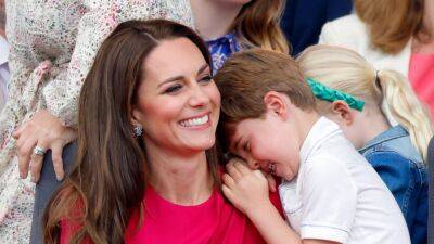 Prince Louis Comforted Kate Middleton Following the Death of Queen Elizabeth II - www.glamour.com - Britain - California