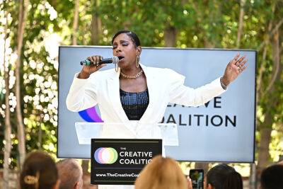 ‘Abbott Elementary’ Star Sheryl Lee Ralph Brings Crowd to Its Feet Singing at Creative Coalition’s TV Humanitarian Awards - variety.com - Los Angeles - Beverly Hills
