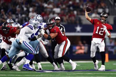 Tom Brady & Buccaneers’ ‘Sunday Night Football’ Season Opener Blowout Viewership Surges Over 2021 For NBC & NFL - deadline.com - Texas - Chicago - county Bay - county Arlington