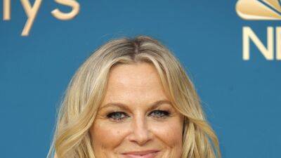 Amy Poehler Is Red Carpet Royalty at 2022 Emmys - www.etonline.com - Los Angeles