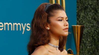 Zendaya Serves Old Hollywood Glam in a Black Ballgown at the 2022 Emmys - www.etonline.com